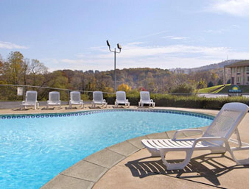 Express Harrisburg South Motel