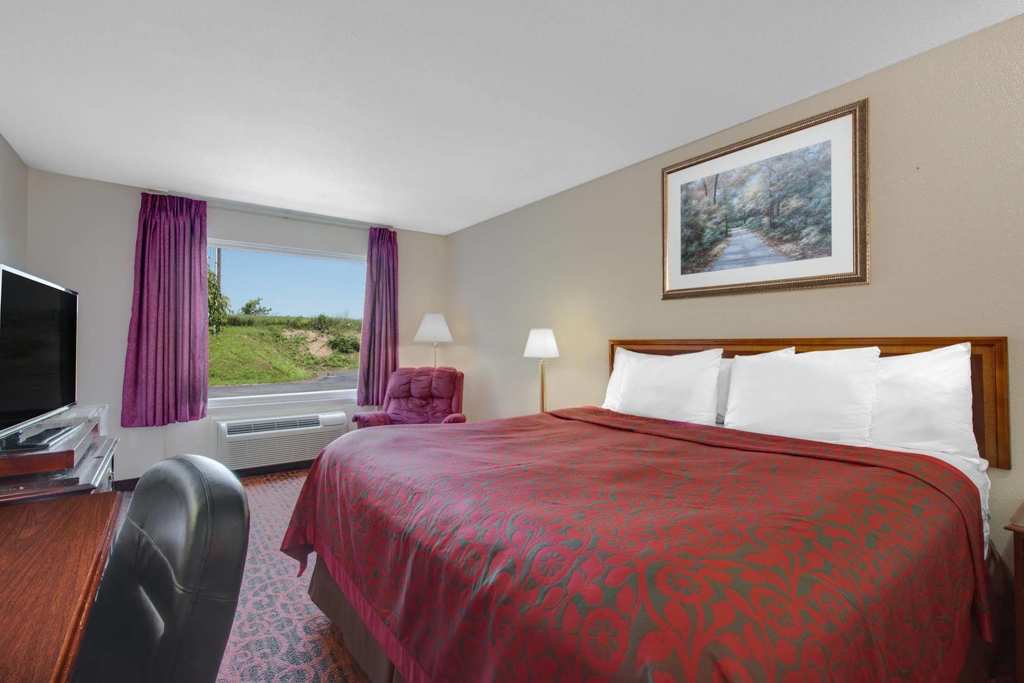 Express Harrisburg South Motel 3*